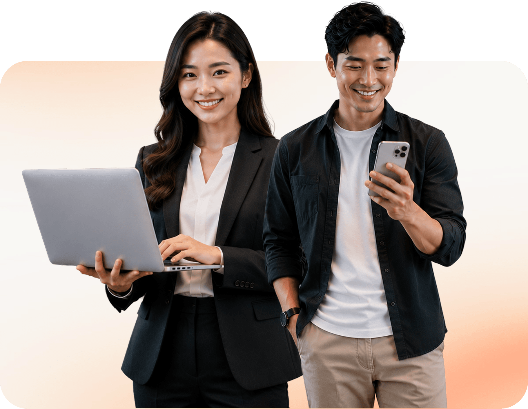 Karyawan menggunakan laptop dan smartphone untuk mengakses platform Delta Solusi Nusantara